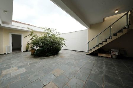 Casa para alugar com 261m², 4 quartos e 4 vagasQuintal