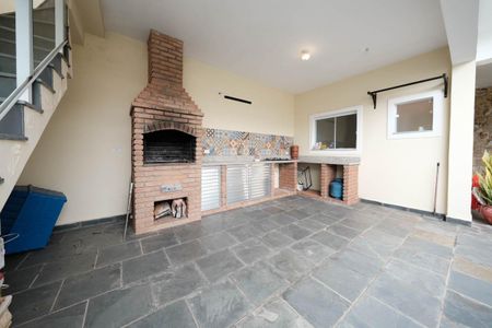 Casa para alugar com 261m², 4 quartos e 4 vagasQuintal