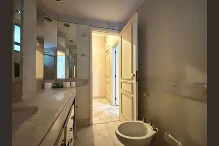 Apartamento à venda com 105m², 3 quartos e 1 vaga Apartamento à venda com 105m², 3 quartos e 1 vagaBanheiro Social