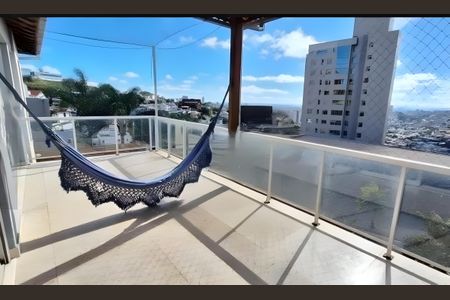 Casa para alugar com 306m², 3 quartos e 5 vagas Casa para alugar com 306m², 3 quartos e 5 vagasVaranda