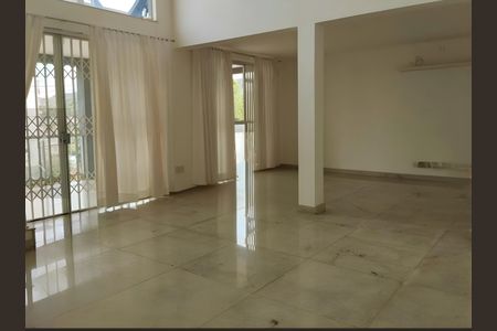 Casa para alugar com 306m², 3 quartos e 5 vagas Casa para alugar com 306m², 3 quartos e 5 vagasSala