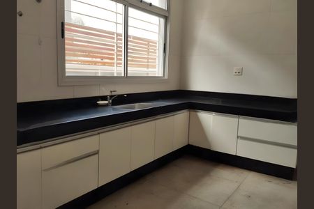 Casa para alugar com 306m², 3 quartos e 5 vagas Casa para alugar com 306m², 3 quartos e 5 vagasCozinha