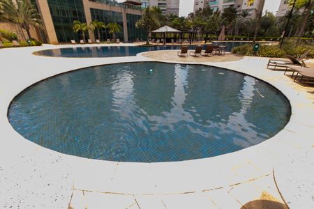 Apartamento à venda com 131m², 3 quartos e 3 vagasÁREA COMUM - PISCINA