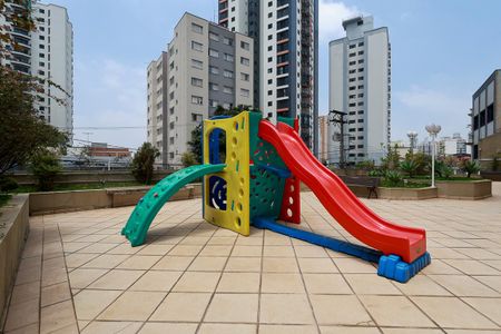 Apartamento para alugar com 105m², 2 quartos e 2 vagas Apartamento para alugar com 105m², 2 quartos e 2 vagasÁrea comum - Playground