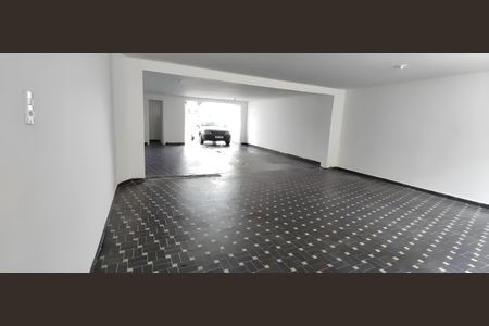 Garagem de casa à venda com 3 quartos, 200m² em Cambuci, São Paulo