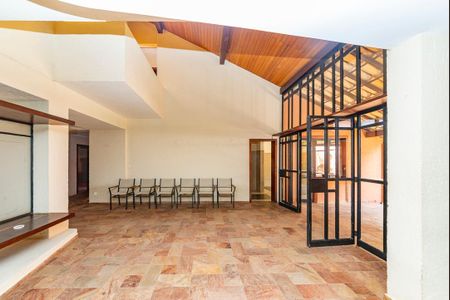 Casa à venda com 470m², 4 quartos e 4 vagas Casa à venda com 470m², 4 quartos e 4 vagasSala 1