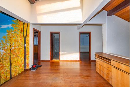 Casa à venda com 470m², 4 quartos e 4 vagas Casa à venda com 470m², 4 quartos e 4 vagasSala 3