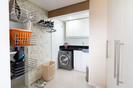 Apartamento à venda com 148m², 4 quartos e 4 vagas Apartamento à venda com 148m², 4 quartos e 4 vagasÁrea de serviço