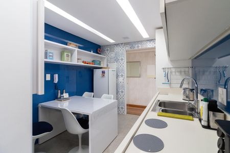 Apartamento à venda com 148m², 4 quartos e 4 vagas Apartamento à venda com 148m², 4 quartos e 4 vagasCozinha