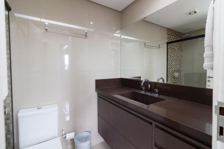 Apartamento à venda com 148m², 4 quartos e 4 vagas Apartamento à venda com 148m², 4 quartos e 4 vagasBanheiro da Suíte 1