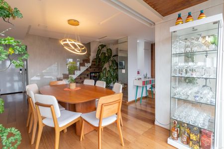 Apartamento à venda com 148m², 4 quartos e 4 vagas Apartamento à venda com 148m², 4 quartos e 4 vagasSala de jantar