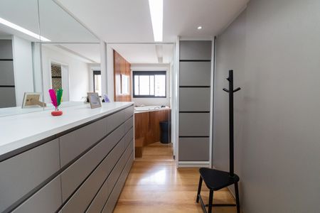 Apartamento à venda com 148m², 4 quartos e 4 vagas Apartamento à venda com 148m², 4 quartos e 4 vagasSuíte 2