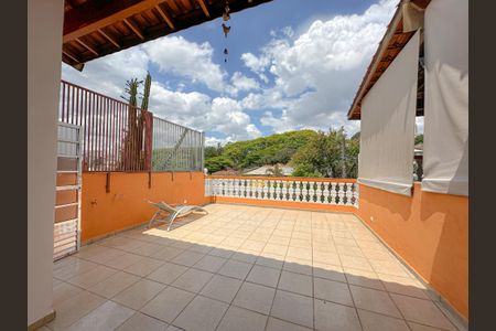 Casa para alugar com 204m², 3 quartos e 2 vagas Casa para alugar com 204m², 3 quartos e 2 vagasTerraço