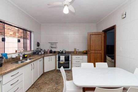 Casa à venda com 270m², 4 quartos e 6 vagasCozinha