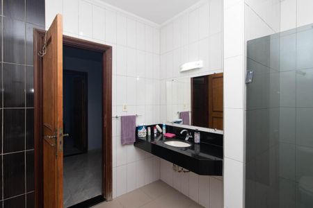 Casa à venda com 270m², 4 quartos e 6 vagasBanheiro