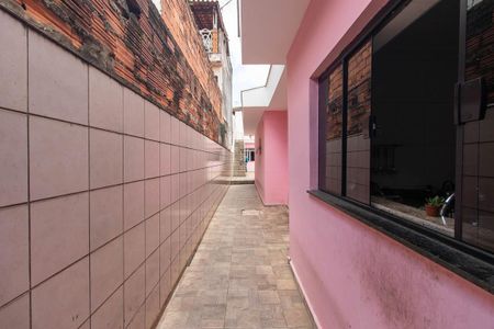 Casa à venda com 270m², 4 quartos e 6 vagasCorredor externo