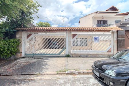 Casa à venda com 270m², 4 quartos e 6 vagasFachada