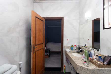 Casa à venda com 270m², 4 quartos e 6 vagasBanheiro da Suíte