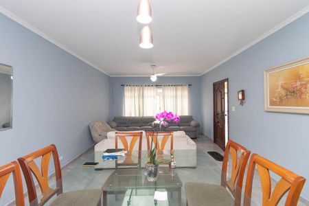 Casa à venda com 270m², 4 quartos e 6 vagasSala