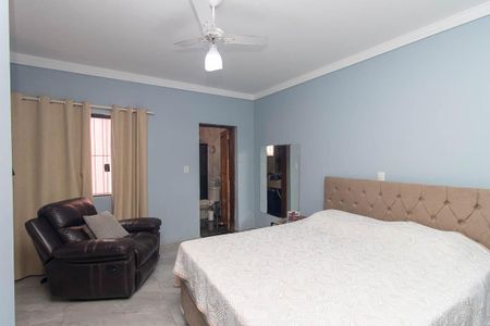 Casa à venda com 270m², 4 quartos e 6 vagasQuarto Suíte