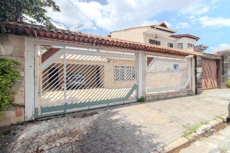 Casa à venda com 270m², 4 quartos e 6 vagasFachada