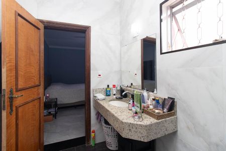 Casa à venda com 270m², 4 quartos e 6 vagasBanheiro da Suíte