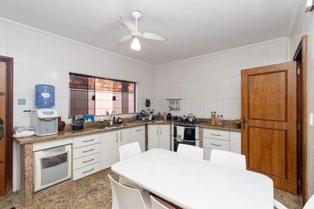 Casa à venda com 270m², 4 quartos e 6 vagasCozinha
