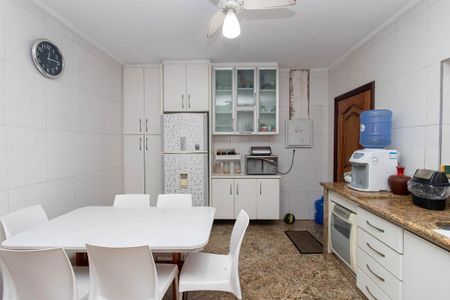 Casa à venda com 270m², 4 quartos e 6 vagasCozinha