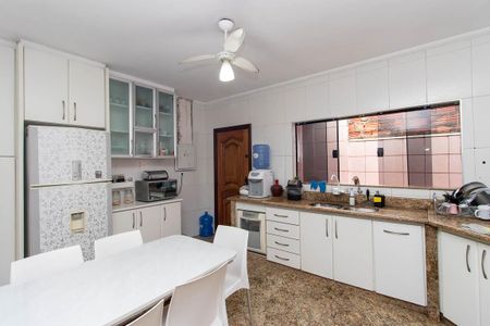 Casa à venda com 270m², 4 quartos e 6 vagasCozinha