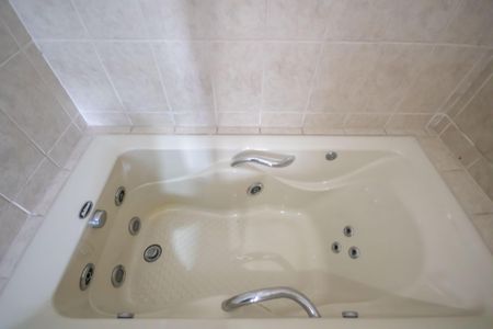 Casa à venda com 188m², 3 quartos e 2 vagas Casa à venda com 188m², 3 quartos e 2 vagasBanheiro da Suíte