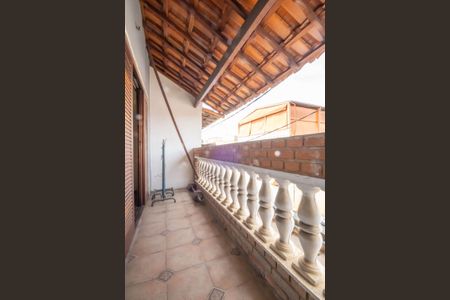 Casa à venda com 188m², 3 quartos e 2 vagas Casa à venda com 188m², 3 quartos e 2 vagasSacada