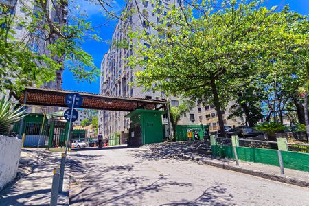 Apartamento à venda com 60m², 2 quartos e 1 vaga Apartamento à venda com 60m², 2 quartos e 1 vagaFachada do Prédio