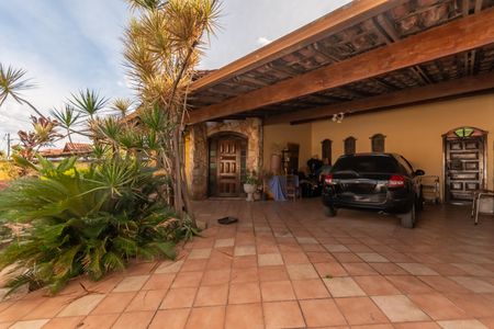 Casa à venda com 470m², 3 quartos e 3 vagas Casa à venda com 470m², 3 quartos e 3 vagasEntrada