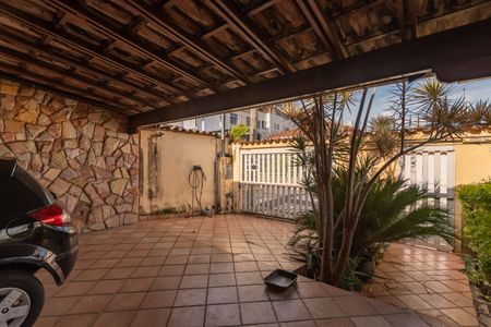 Casa à venda com 470m², 3 quartos e 3 vagas Casa à venda com 470m², 3 quartos e 3 vagasEntrada