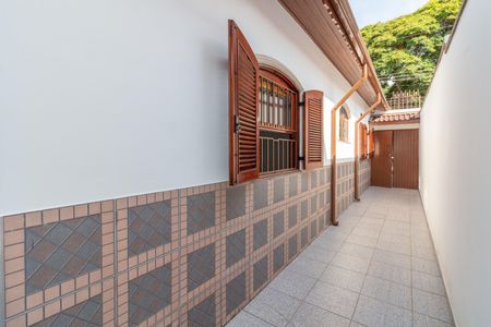 Casa à venda com 158m², 2 quartos e 2 vagas Casa à venda com 158m², 2 quartos e 2 vagasCorredor