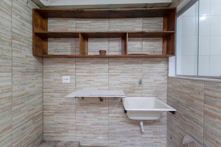 Casa à venda com 61m², 2 quartos e 1 vagaÁrea de serviço 