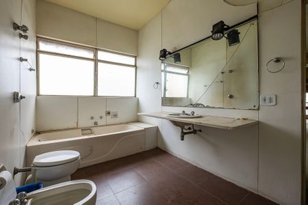 Apartamento à venda com 348m², 3 quartos e 3 vagasSuíte - Banheiro