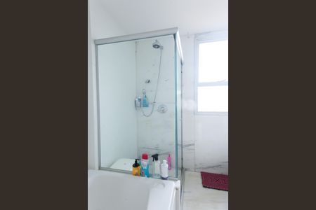 Apartamento à venda com 200m², 4 quartos e 4 vagas Apartamento à venda com 200m², 4 quartos e 4 vagasBanheiro suite master