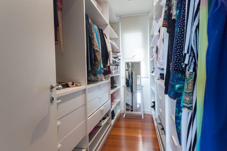 Apartamento à venda com 200m², 4 quartos e 4 vagas Apartamento à venda com 200m², 4 quartos e 4 vagasCloset suite master