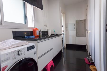 Apartamento à venda com 200m², 4 quartos e 4 vagas Apartamento à venda com 200m², 4 quartos e 4 vagasÁrea de Serviço