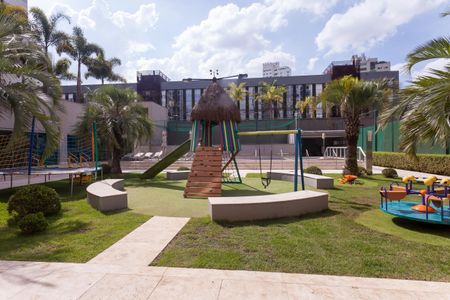 Apartamento à venda com 200m², 4 quartos e 4 vagas Apartamento à venda com 200m², 4 quartos e 4 vagasÁrea comum - Playground