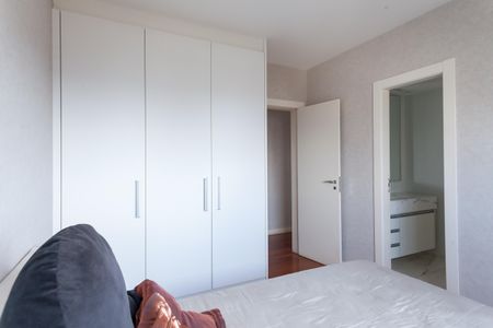 Apartamento à venda com 200m², 4 quartos e 4 vagas Apartamento à venda com 200m², 4 quartos e 4 vagassuite 1