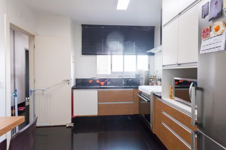 Apartamento à venda com 200m², 4 quartos e 4 vagas Apartamento à venda com 200m², 4 quartos e 4 vagasCozinha