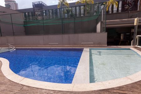 Apartamento à venda com 200m², 4 quartos e 4 vagas Apartamento à venda com 200m², 4 quartos e 4 vagasÁrea comum - Piscina