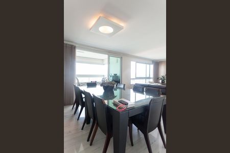 Apartamento à venda com 200m², 4 quartos e 4 vagas Apartamento à venda com 200m², 4 quartos e 4 vagasSala de Jantar