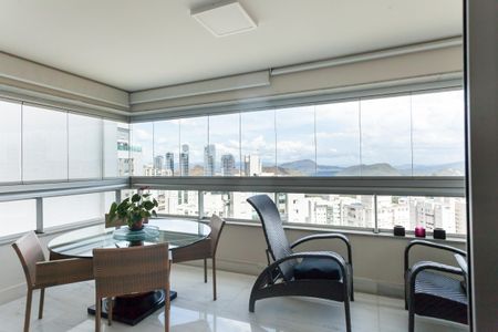 Apartamento à venda com 200m², 4 quartos e 4 vagas Apartamento à venda com 200m², 4 quartos e 4 vagasVaranda da Sala