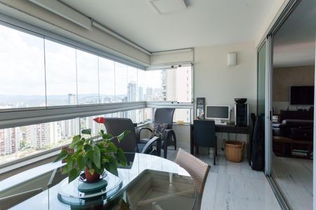 Apartamento à venda com 200m², 4 quartos e 4 vagas Apartamento à venda com 200m², 4 quartos e 4 vagasVaranda da Sala