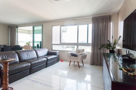 Apartamento à venda com 200m², 4 quartos e 4 vagas Apartamento à venda com 200m², 4 quartos e 4 vagasSala de TV