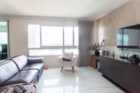 Apartamento à venda com 200m², 4 quartos e 4 vagas Apartamento à venda com 200m², 4 quartos e 4 vagasSala de TV