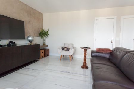 Apartamento à venda com 200m², 4 quartos e 4 vagas Apartamento à venda com 200m², 4 quartos e 4 vagasSala de TV